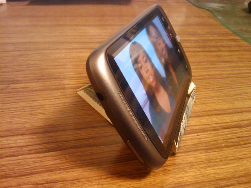 千円札で作ったNexus Oneスタンド