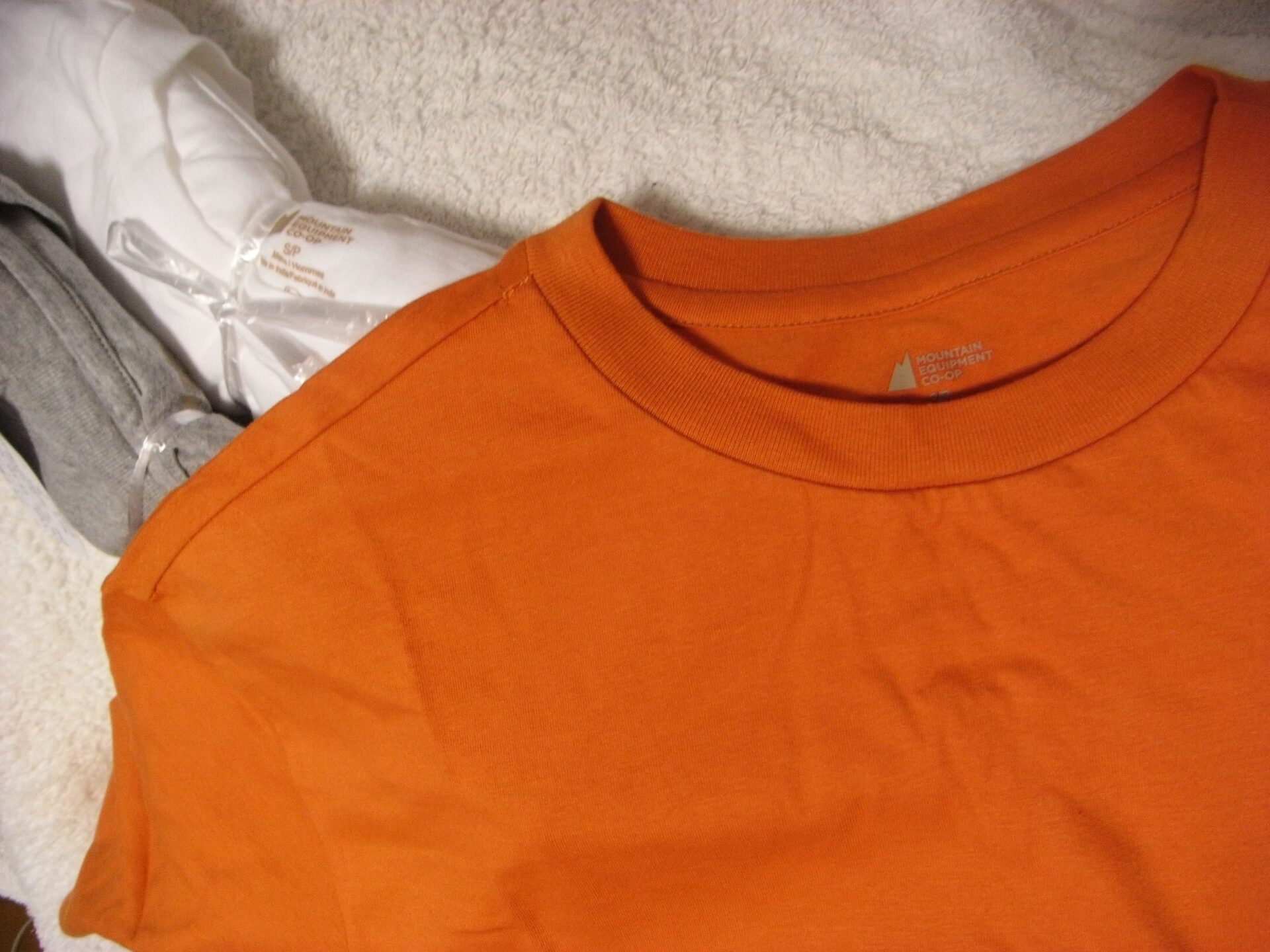 かれこれ20枚くらいは買った MEC の定番 オーガニック Tシャツ